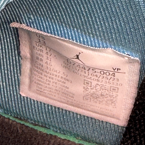 Jordan Black and Blue Sneakers Classic Design - Picture 12 of 12